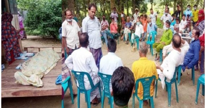 উঠানে বাবার লাশ রেখে জমি নিয়ে ৫ সন্তানের দ্বন্দ্ব