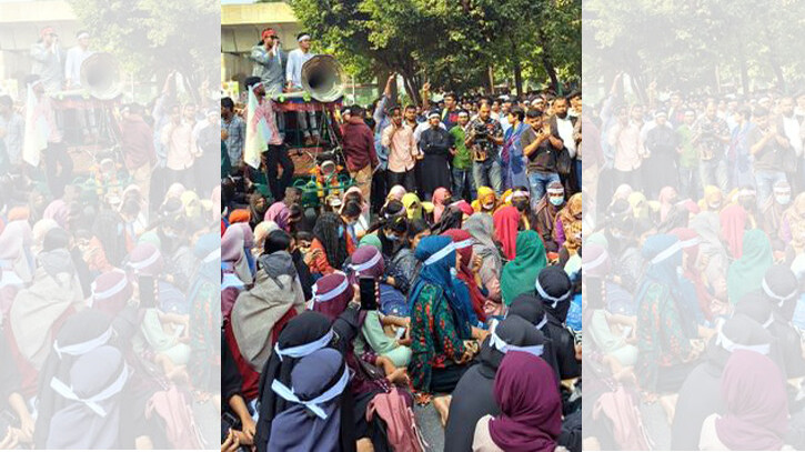 অধ্যাদেশের দাবিতে শিক্ষা ভবনের সামনে ৭ কলেজের শিক্ষার্থীরা
