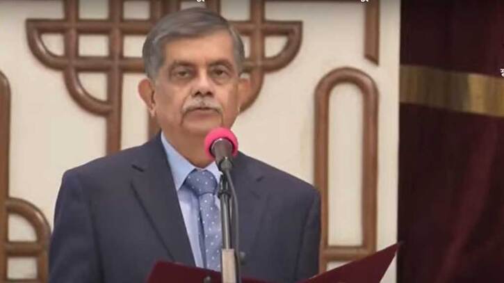 উপদেষ্টা হিসেবে শপথ নিলেন সি আর আবরার