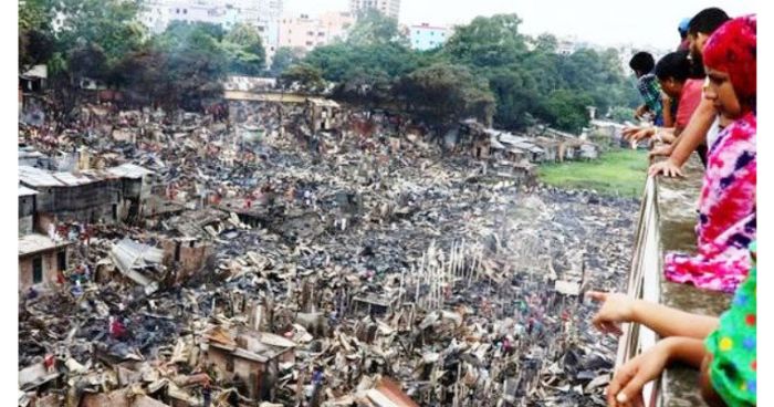 সাততলা বস্তিতে‘অবৈধ গ্যাস ও বৈদ্যুতিক সংযোগ থেকে আগুন’