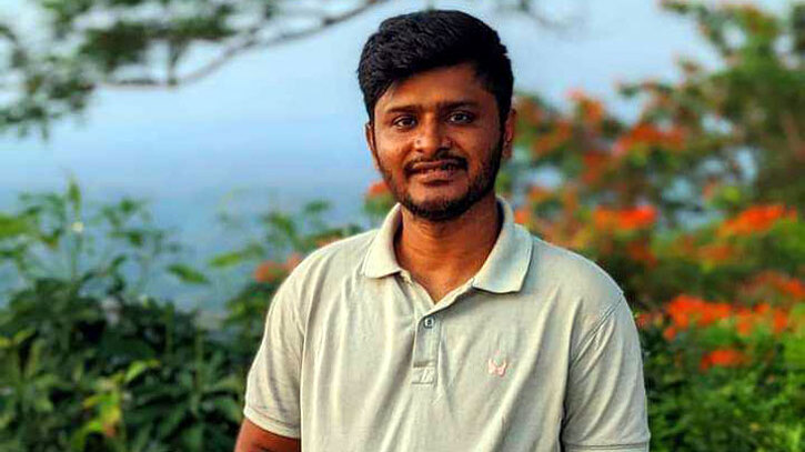 কুমিল্লায় ত্রাণ দিয়ে ফেরার পথে ভূমি কর্মকর্তার মৃত্যু
