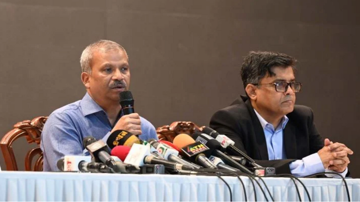 গণভোট নিয়ে সিদ্ধান্ত শিগগিরই: আসিফ নজরুল