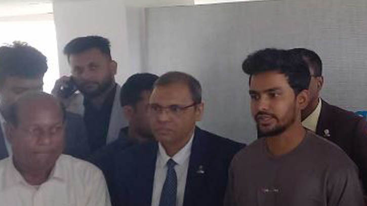 আগে স্থানীয় সরকারের নির্বাচন চান উপদেষ্টা আসিফ মাহমুদ