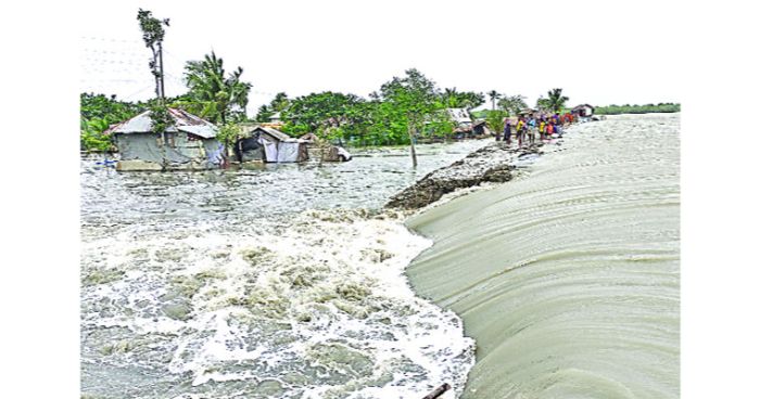 হাতিয়ায় ঘূর্ণিঝড় ইয়াসের প্রভাবে ২ লাখ  মানুষ ক্ষতিগ্রস্ত