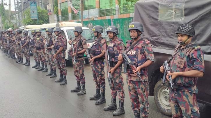 রাজধানীতে জননিরাপত্তায় বিজিবির টহল