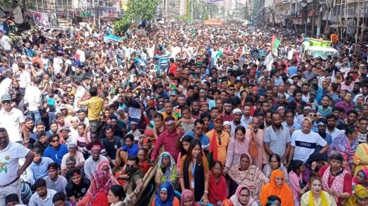 নয়াপল্টনে বিএনপির সমাবেশে হাজারো মানুষের ঢল