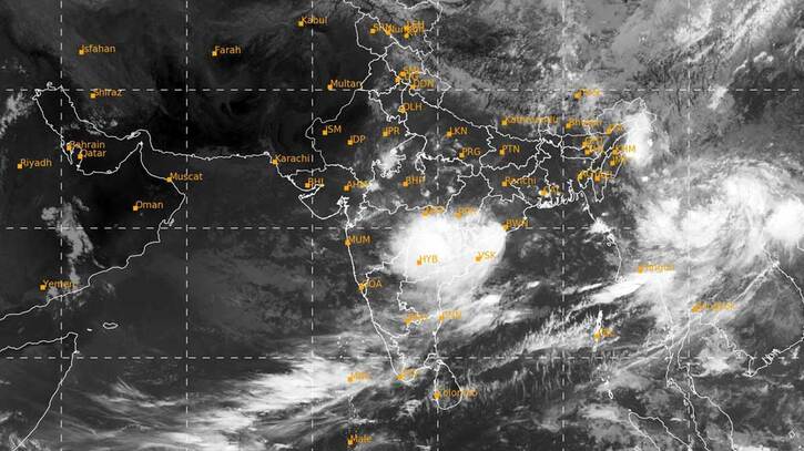 বঙ্গোপসাগরে গভীর নিম্নচাপ, বুধবার থেকে বৃষ্টি বাড়ার আভাস