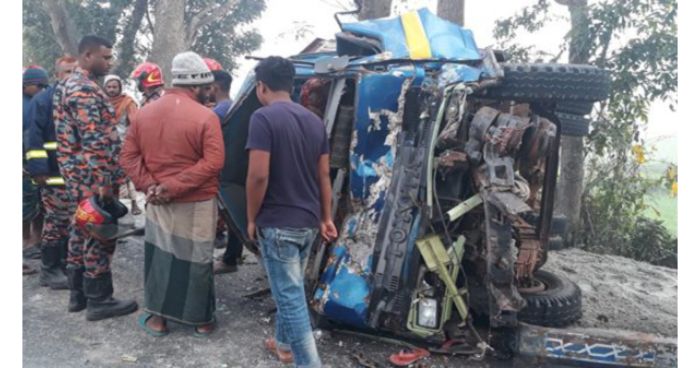 ট্রাকের সাথে পিকাপের ধাক্কায় , ঘটনাস্থলেই নিহত ২