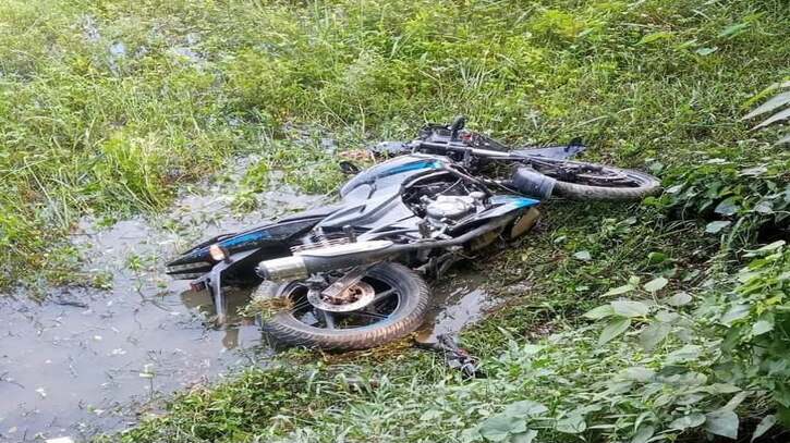 পাকুন্দিয়ায় মোটরসাইকেল নিয়ন্ত্রণ হারিয়ে আরোহী দুই বন্ধু নিহত