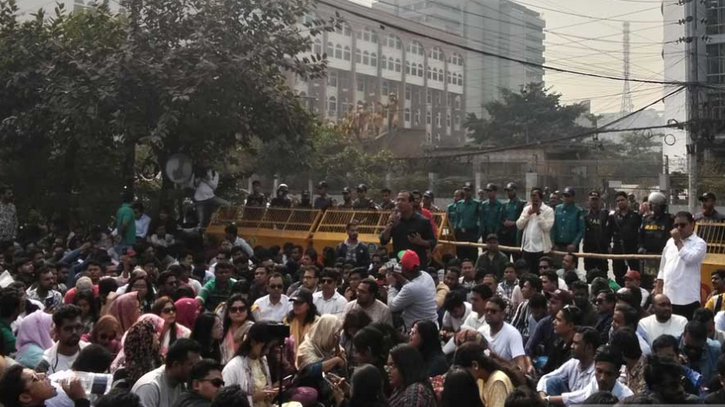 দাবি না মানলে নির্বাচন ভবনের ফটক অবরোধের হুঁশিয়ারি ছাত্রদলের