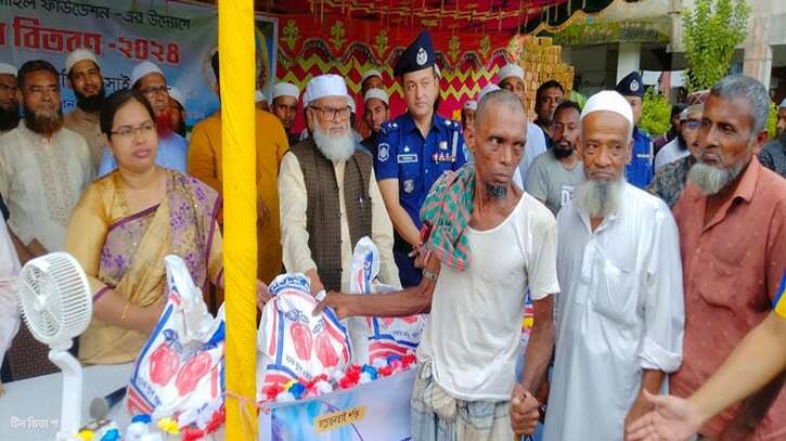 বন্যাদুর্গতদের জন্য সরকার নিরলসভাবে কাজ করে যাচ্ছে :ধর্ম উপদেষ্টা