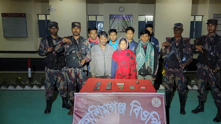 আটকের পর ৮ বাংলাদেশিকে ফেরত দিলো বিএসএফ