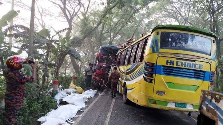 ফরিদপুরে দুই বাসের মুখোমুখি সংঘর্ষে নিহত ৫, আহত ২৭