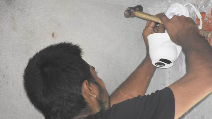 কুসিক নির্বাচন: ভোটকেন্দ্রে লাগানো হচ্ছে সিসি ক্যামেরা