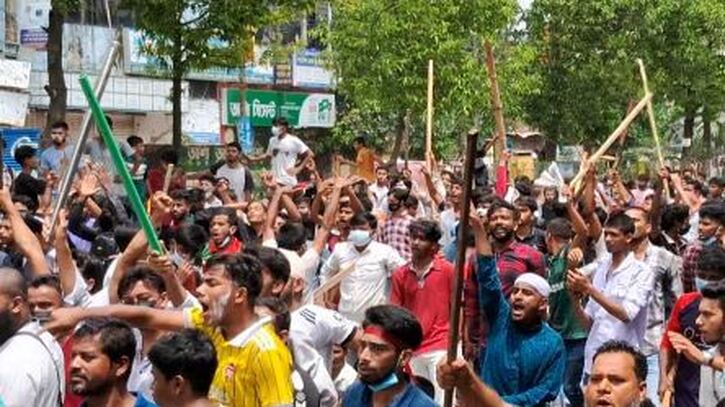 অসহযোগের সর্বশেষ: সংঘাতে ১৪ পুলিশসহ অর্ধশত মৃত্যু