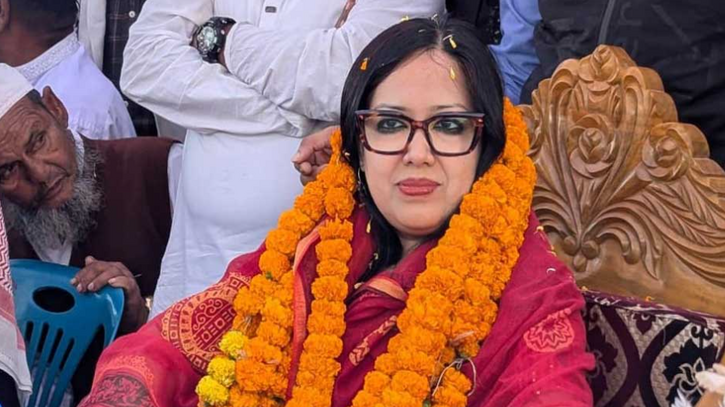 রুমিন ফারহানাকে শোকজ, সশরীরে হাজির হয়ে ব্যাখ্যা দেওয়ার নির্দেশ