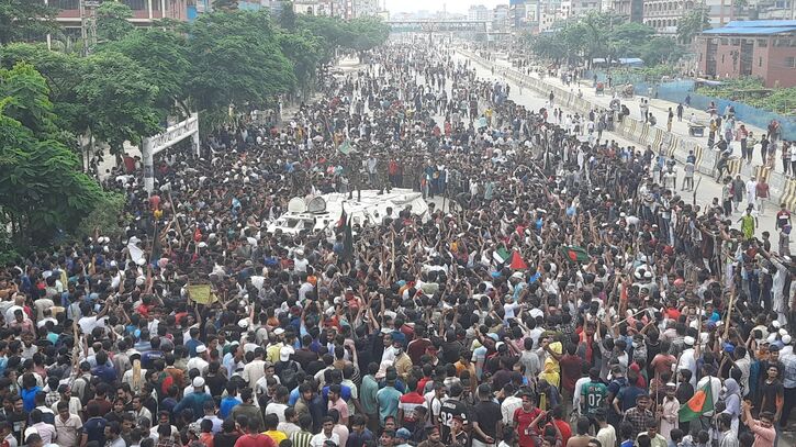 সন্ধ্যা ৬টা থেকে অনির্দিষ্টকালের কারফিউ