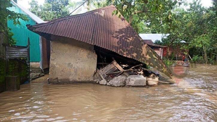 কুমিল্লায় বন্যায় হাজার হাজার ঘর-বাড়ি ব্যাপক ক্ষতিগ্রস্ত হয়েছে