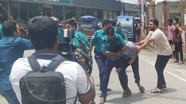 রংপুরে পুলিশের সঙ্গে সংঘর্ষে শিক্ষার্থী নিহত, আহত শতাধিক