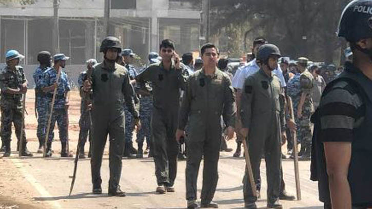 কক্সবাজারে বিমান ঘাঁটির কাছে সংঘর্ষ, গুলিতে নিহত ১