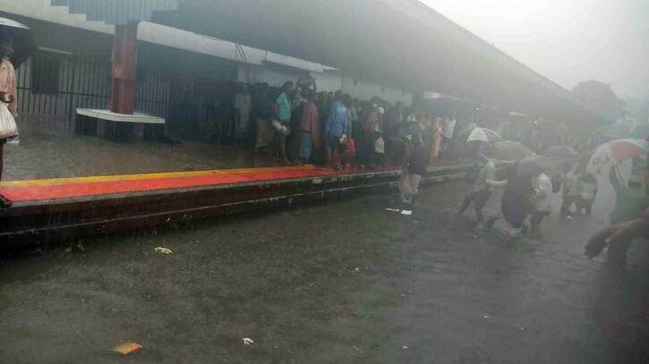 বন্যা: চট্টগ্রাম থেকে ট্রেন চলাচল বন্ধ