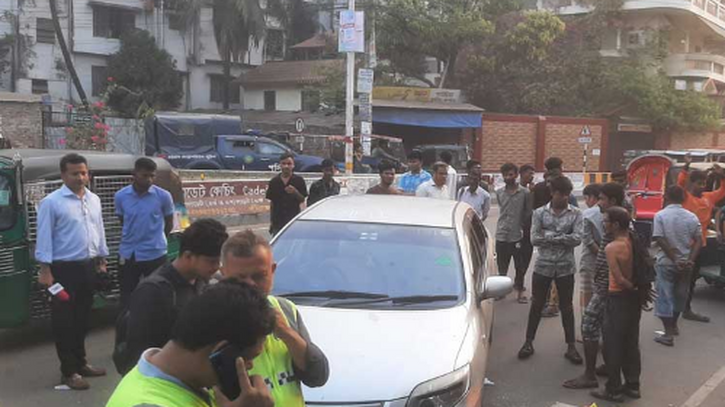 চট্টগ্রামে প্রাইভেট কার থামিয়ে গুলি করে ২ জনকে হত্যা