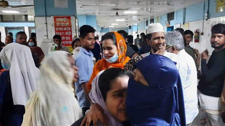 নিউ মার্কেটের সংঘর্ষে হাসপাতালে একজনের মৃত্যু