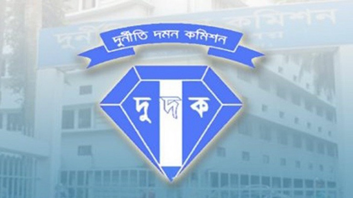 এস কে সিনহার বিরুদ্ধে দুদকের অর্থ পাচার মামলা