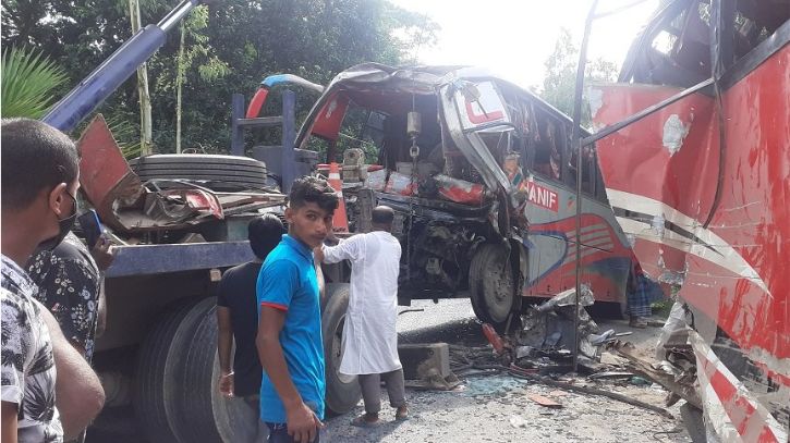 সৈয়দপুর-রংপুর মহাসড়কে বাসের ধাক্কায় অটোভ্যানের ২ আরোহী নিহত