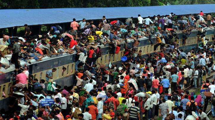 ঈদে সাধারণ মানুষের গন্তব্যে পৌঁছানো নির্বিঘ্ন করতে পুলিশ সচেষ্ট