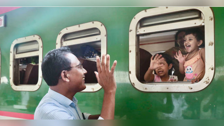 ঈদযাত্রা: ট্রেনের অগ্রিম টিকেট বিক্রি শুরু
