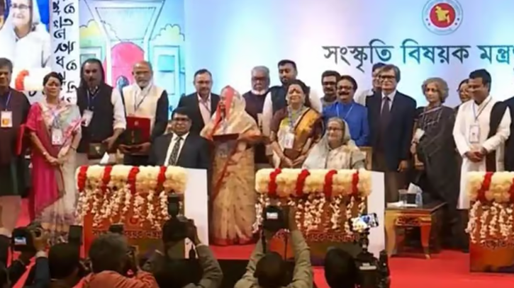 একুশে পদক পেলেন ২১ জন