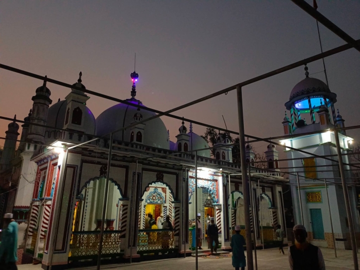 মুসলিম মোগল স্থাপত্যের নির্দশন হিন্দা কসবা মসজিদ