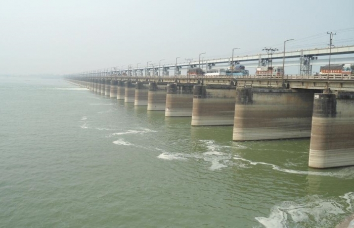 বাংলাদেশের সীমান্তবর্তী ফারাক্কা পয়েন্টে ভেসে আসছে অসংখ্য লাশ