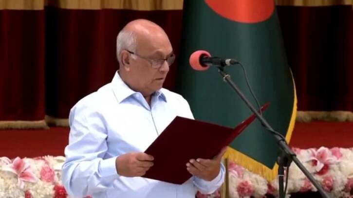 উপদেষ্টা হিসেবে শপথ নিলেন বীর মুক্তিযোদ্ধা ফারুক-ই-আজম