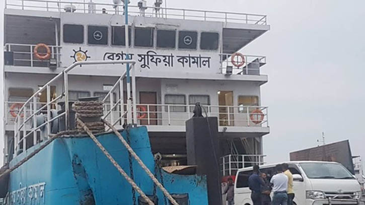 মাঝ পদ্মায় দুই ফেরির সংঘর্ষ, নিহত ১