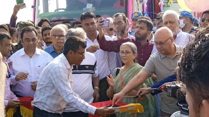 প্রথমবারের মত সমুদ্রপথে ফেরি চলাচল শুরু