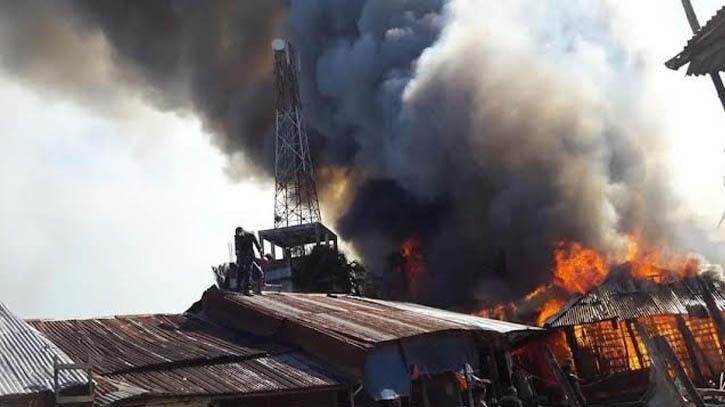 বাঘাইছড়িতে আগুনে ৩০টি দোকানসহ ঘরবাড়ি পুড়ে ছাই