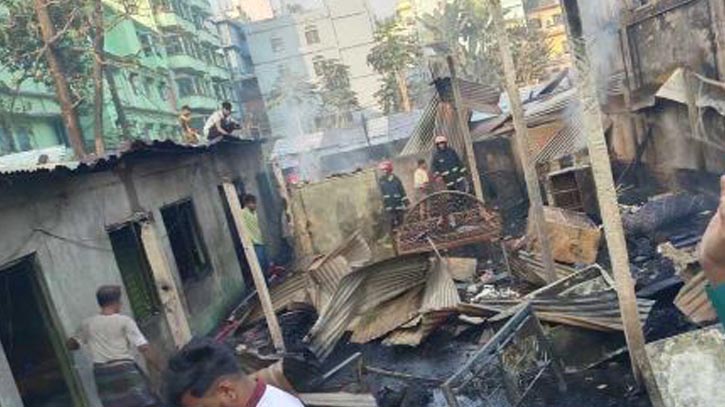 চট্টগ্রামের বলুয়ার দীঘিতে আগুনে নিহত ২