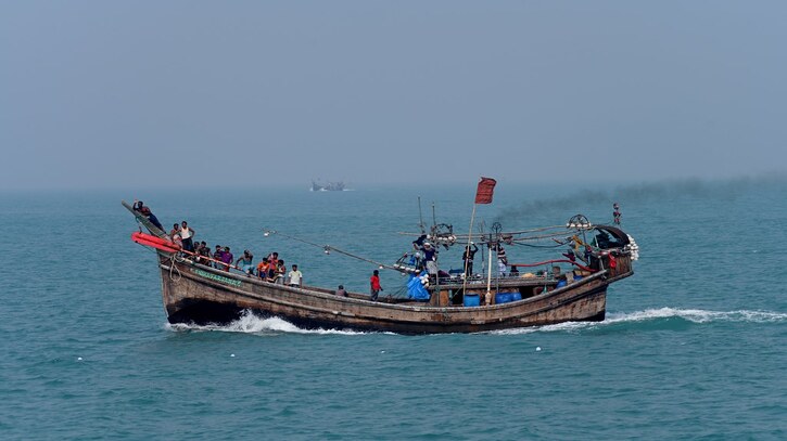 আজ থেকে সমুদ্রে ৫৮ দিন মাছ ধরা নিষেধ