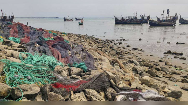 সাগরে মাছ ধরায় ৫৮ দিনের নিষেধাজ্ঞা শুরু