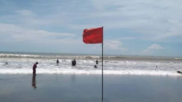 সমুদ্র বন্দরে ৩ নম্বর সংকেত, কয়েক নৌপথে চলাচল বন্ধ