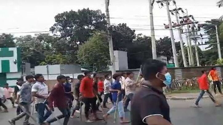 গাজীপুরে ঝুট ব্যবসার নিয়ন্ত্রণ নিতে হামলা ও ভাঙচুর