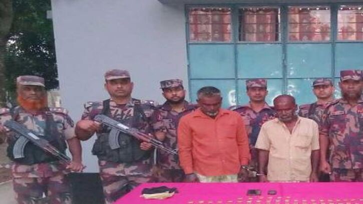 ঝিনাইদহে ২ ‘পাচারকারীর’ কাছে মিলল সাড়ে পাঁচ কেজি সোনা
