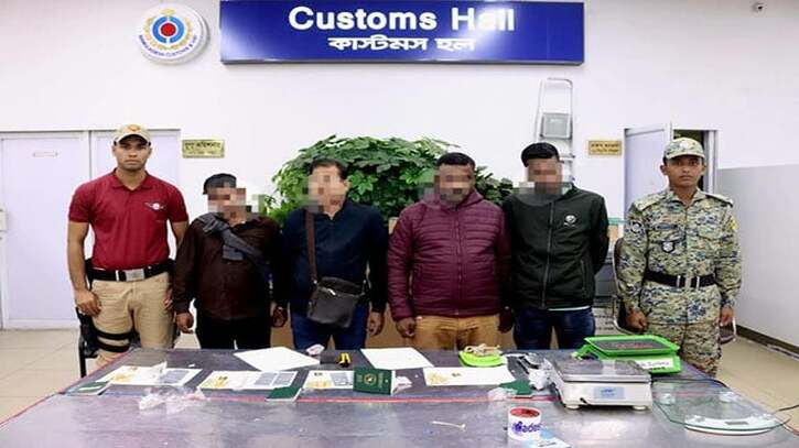 শাহজালালে ২ কেজি ১০৪ গ্রাম স্বর্ণ উদ্ধার: ৪ যাত্রী গ্রেফতার