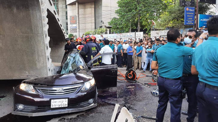 উত্তরায় প্রাইভেট কারের ওপর গার্ডার পড়ে ৪ জন নিহত