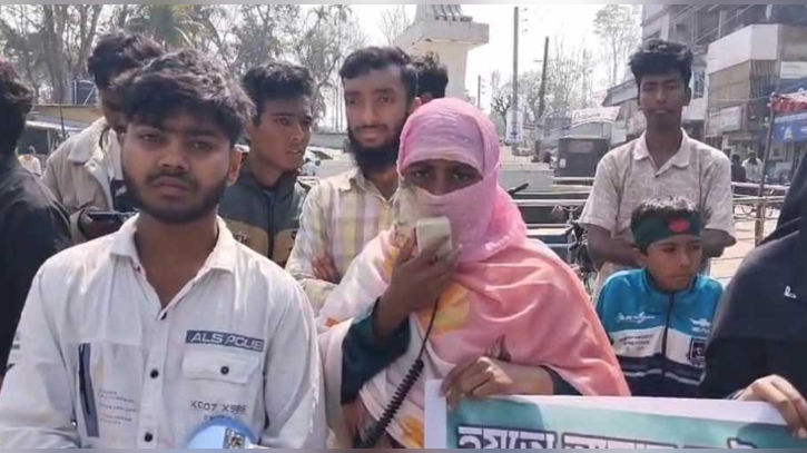 হাদি হত্যার বিচার না পাওয়া পর্যন্ত ঘরে ফিরবো না: হাদির বোন
