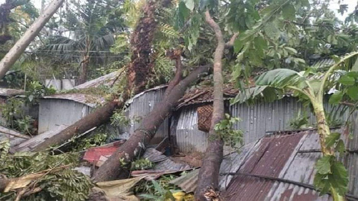 ঘূর্ণিঝড় হামুনের আঘাতে কক্সবাজারে বিধ্বস্ত ৩৮ হাজার ঘরবাড়ি