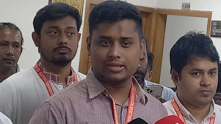 ইসির চাপিয়ে দেওয়া প্রতীক নেবে না এনসিপি: হাসনাত আব্দুল্লাহ