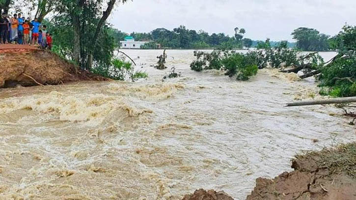 হাওড়া নদীর বাঁধ ভেঙে আখাউড়ার নিম্নাঞ্চল প্লাবিত